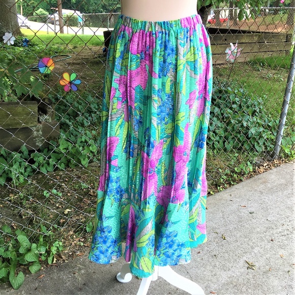 Anthony Sicari Easter Lilly Top & Skirt Set - Picture 5 of 7